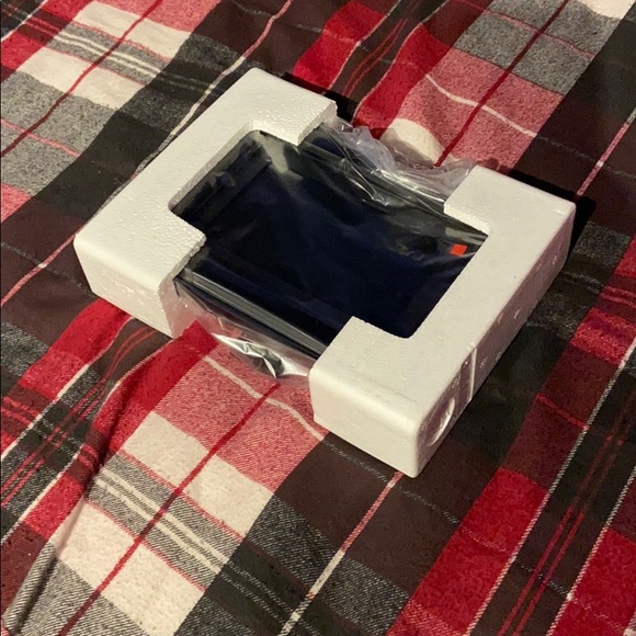 Coby 7” Widescreen Digital Photo Frame - Picture 2 of 3